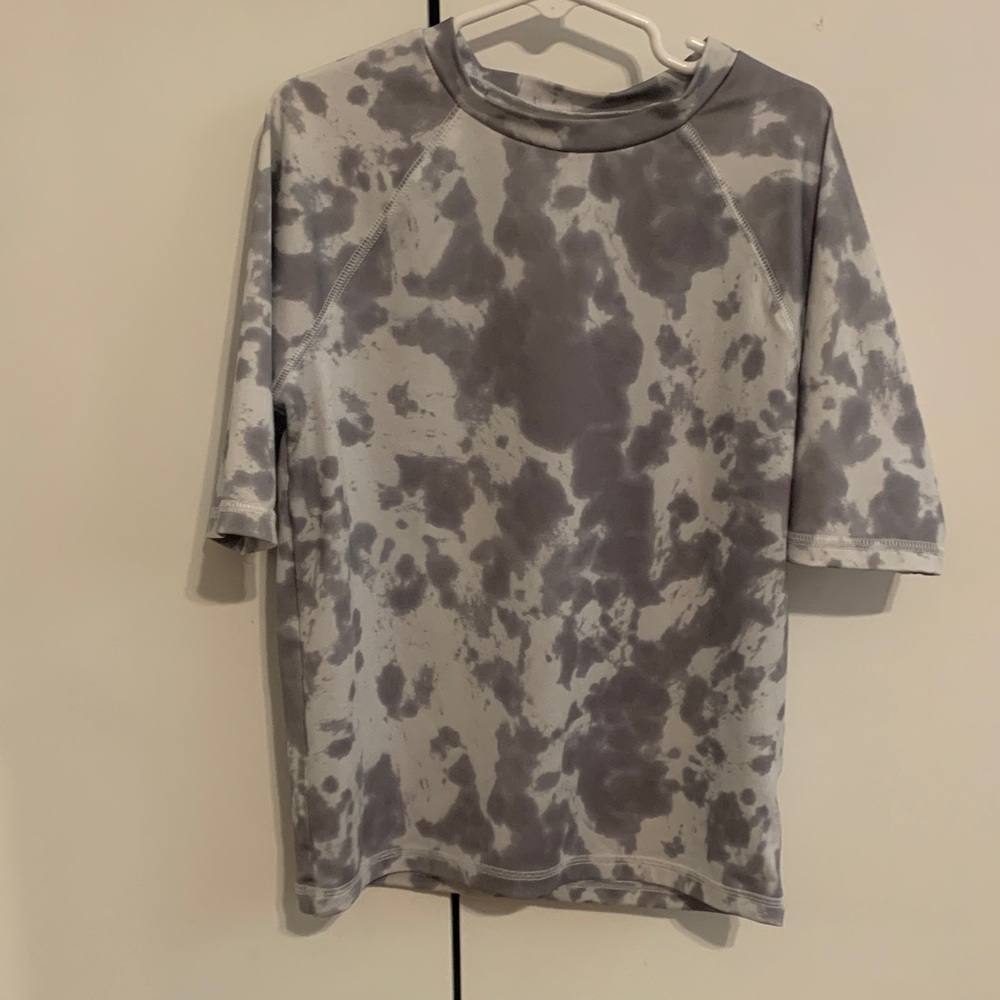 Gray Tie-Dye Boys Short Sleeve Rash Guard art class size medium 10/12